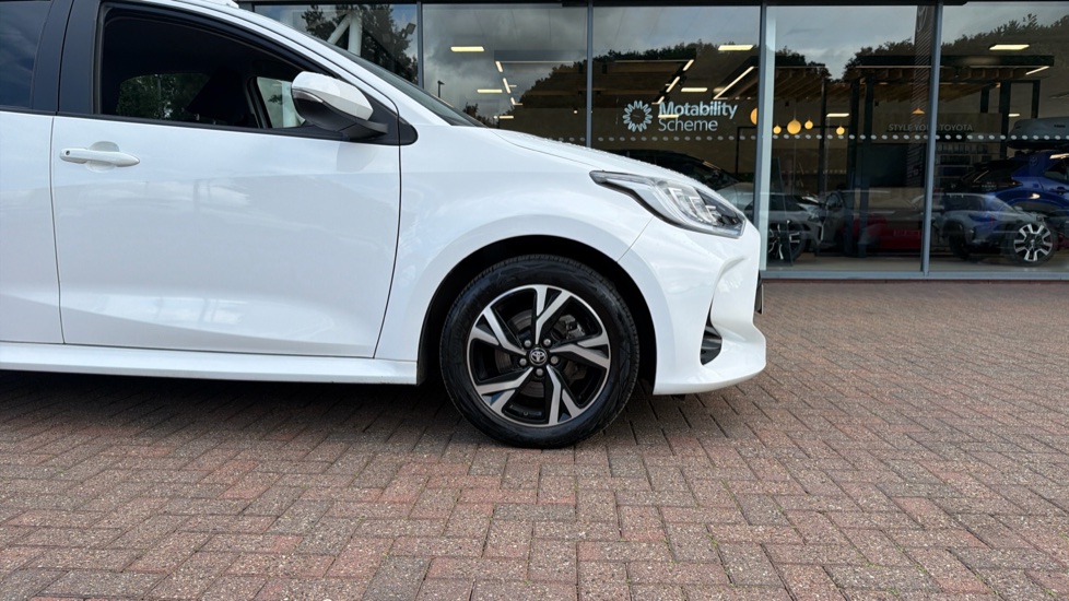 Toyota Yaris 1.5 Hybrid Design 5dr CVT Hybrid Hatchback - Image 25
