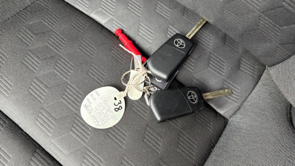 Toyota Yaris 1.5 Hybrid Design 5dr CVT Hybrid Hatchback - Image 28