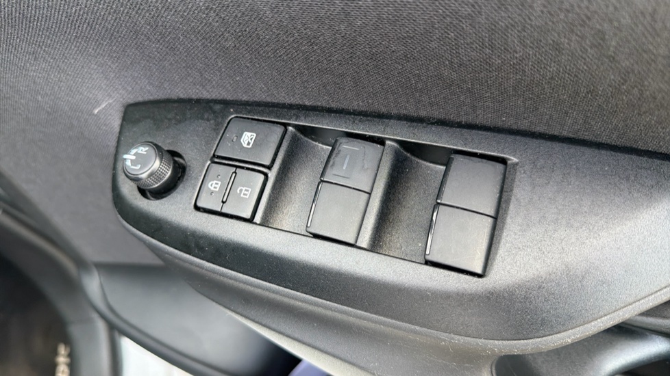 Toyota Yaris 1.5 Hybrid Design 5dr CVT Hybrid Hatchback - Image 35