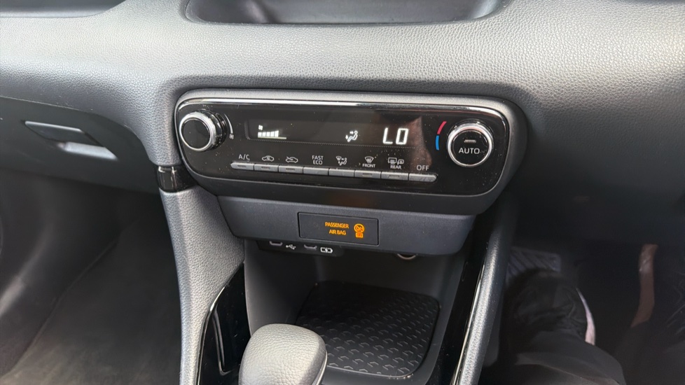 Toyota Yaris 1.5 Hybrid Design 5dr CVT Hybrid Hatchback - Image 38