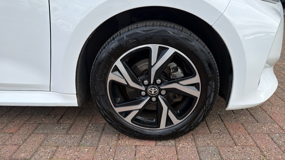 Toyota Yaris 1.5 Hybrid Design 5dr CVT Hybrid Hatchback - Image 40