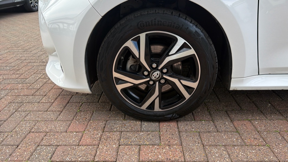 Toyota Yaris 1.5 Hybrid Design 5dr CVT Hybrid Hatchback - Image 42