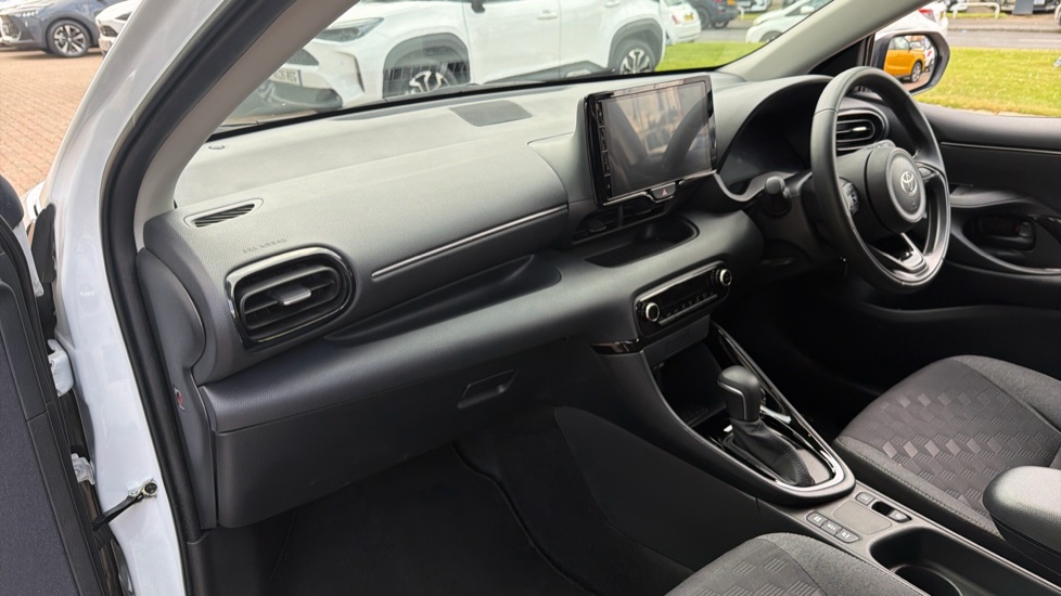 Toyota Yaris 1.5 Hybrid Design 5dr CVT Hybrid Hatchback - Image 44