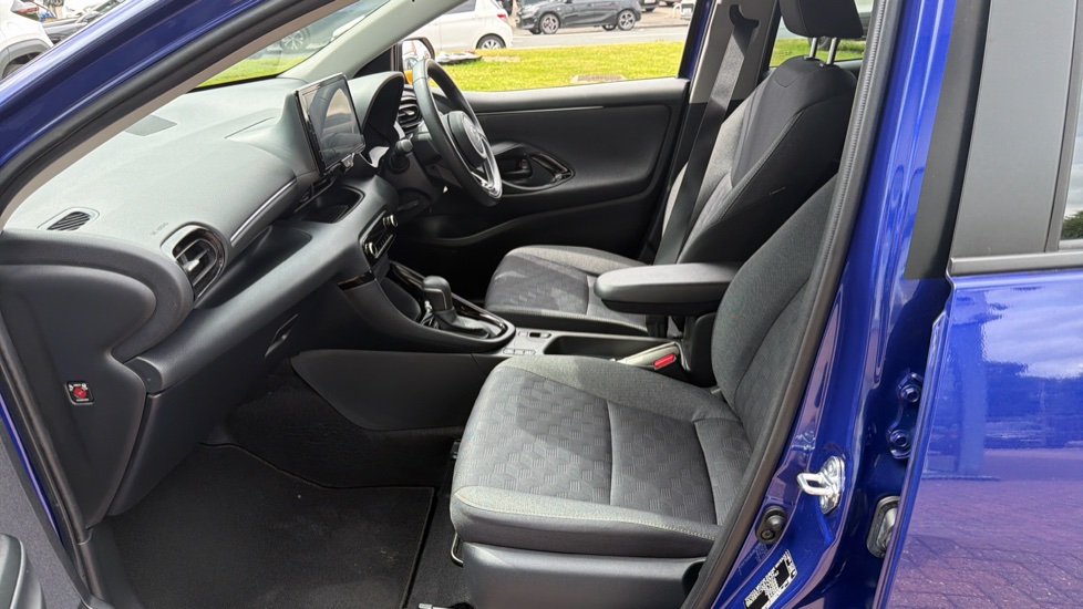 Toyota Yaris 1.5 Hybrid Design 5dr CVT Hybrid Hatchback - Image 5
