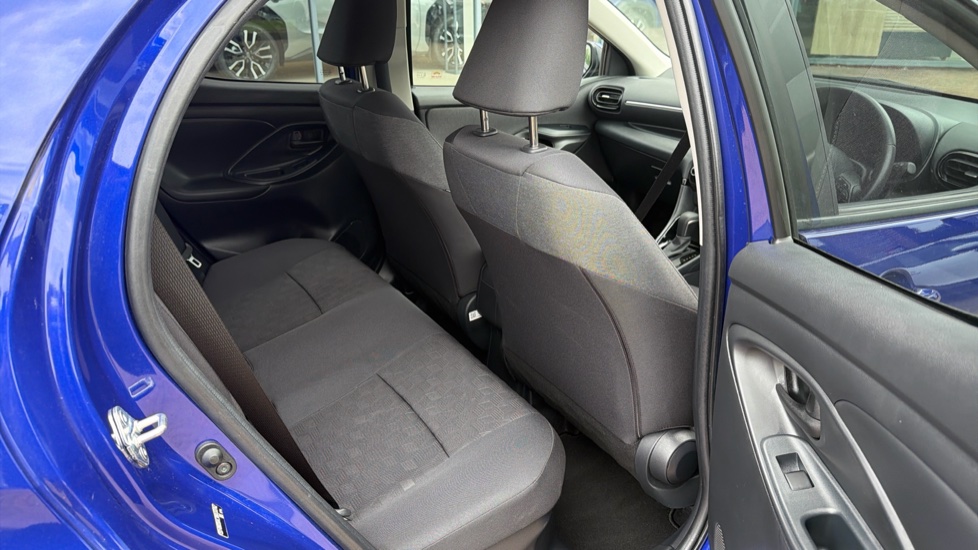 Toyota Yaris 1.5 Hybrid Design 5dr CVT Hybrid Hatchback - Image 8