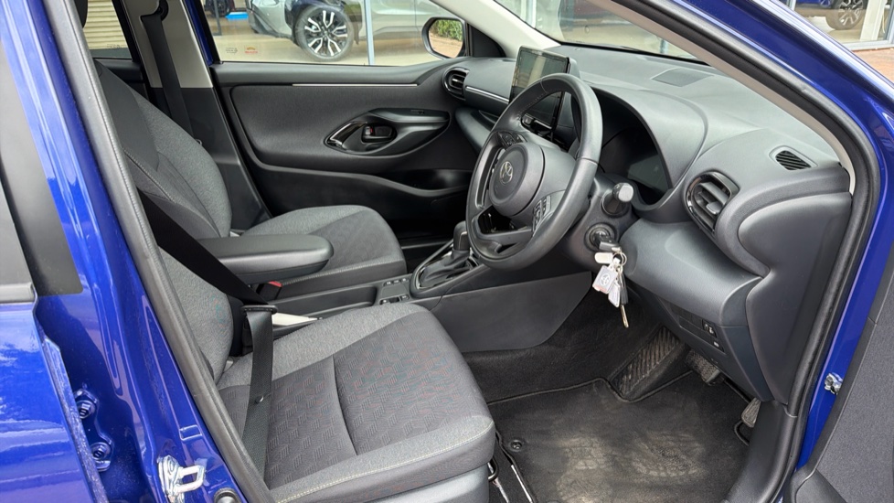 Toyota Yaris 1.5 Hybrid Design 5dr CVT Hybrid Hatchback - Image 12