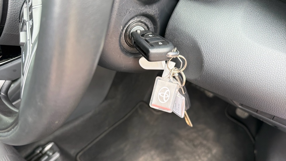 Toyota Yaris 1.5 Hybrid Design 5dr CVT Hybrid Hatchback - Image 16