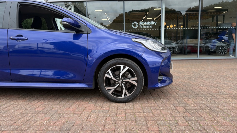 Toyota Yaris 1.5 Hybrid Design 5dr CVT Hybrid Hatchback - Image 25