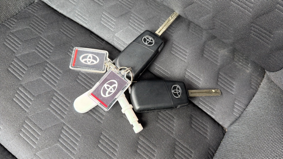 Toyota Yaris 1.5 Hybrid Design 5dr CVT Hybrid Hatchback - Image 28