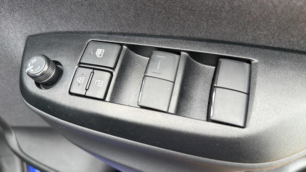 Toyota Yaris 1.5 Hybrid Design 5dr CVT Hybrid Hatchback - Image 35