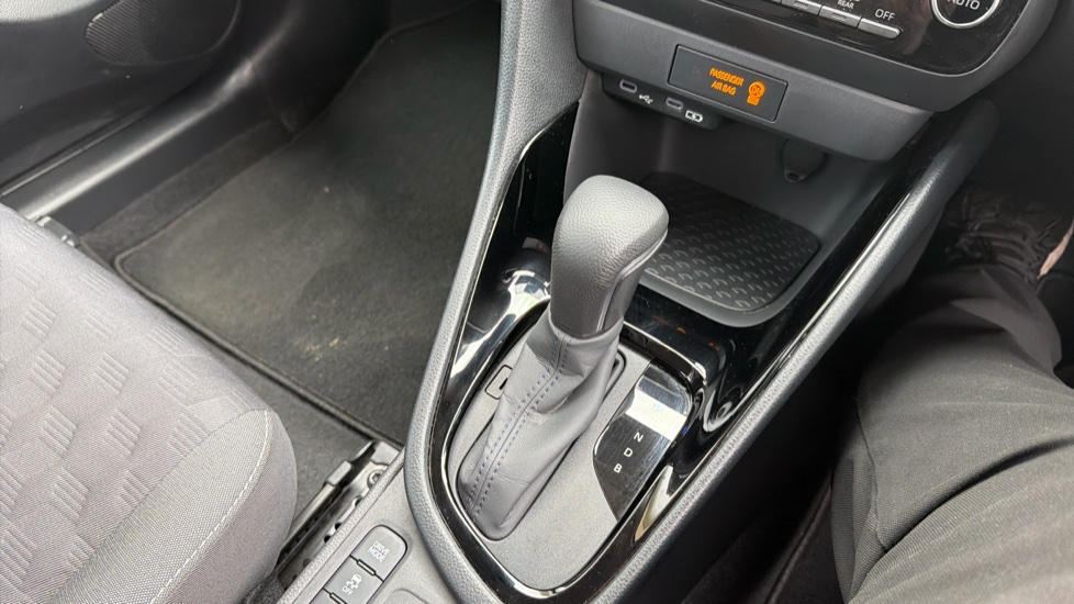 Toyota Yaris 1.5 Hybrid Design 5dr CVT Hybrid Hatchback - Image 39