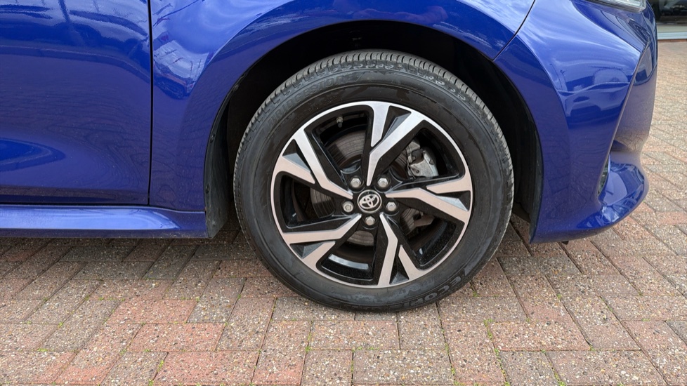 Toyota Yaris 1.5 Hybrid Design 5dr CVT Hybrid Hatchback - Image 40