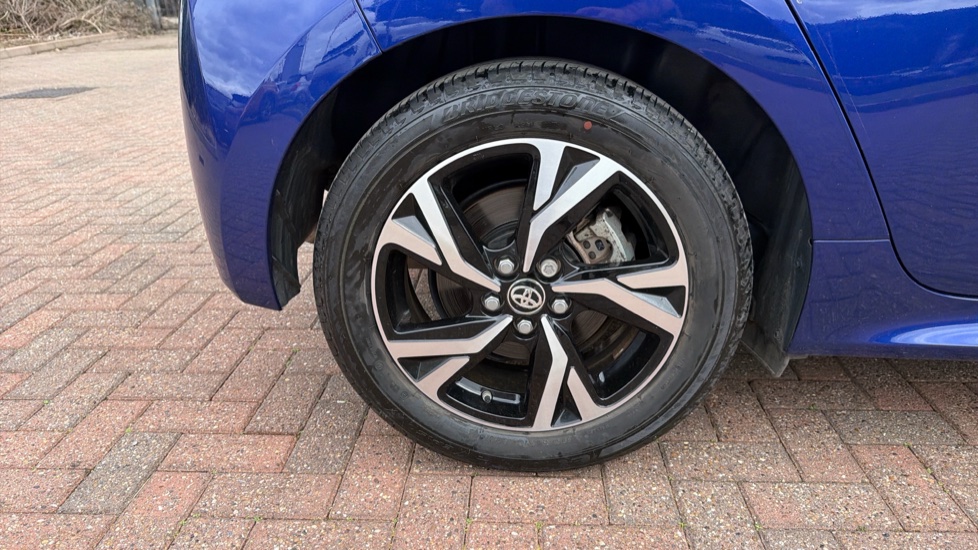 Toyota Yaris 1.5 Hybrid Design 5dr CVT Hybrid Hatchback - Image 41