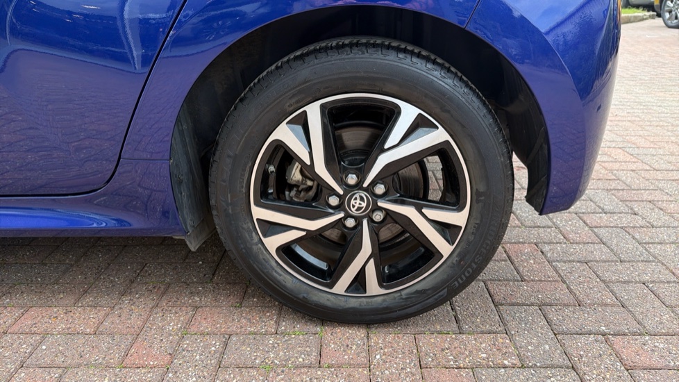 Toyota Yaris 1.5 Hybrid Design 5dr CVT Hybrid Hatchback - Image 43