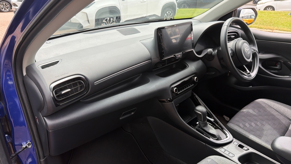 Toyota Yaris 1.5 Hybrid Design 5dr CVT Hybrid Hatchback - Image 44