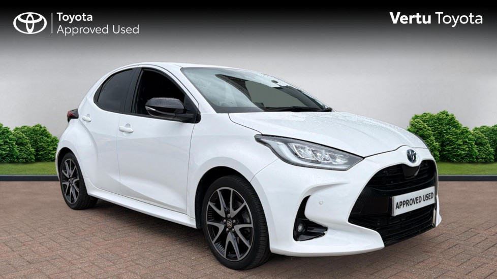 Toyota Yaris 1.5 Hybrid Dynamic 5dr CVT Hybrid Hatchback - Image 1
