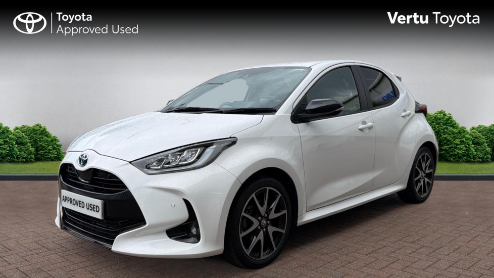 Toyota Yaris 1.5 Hybrid Dynamic 5dr CVT Hybrid Hatchback - Image 3