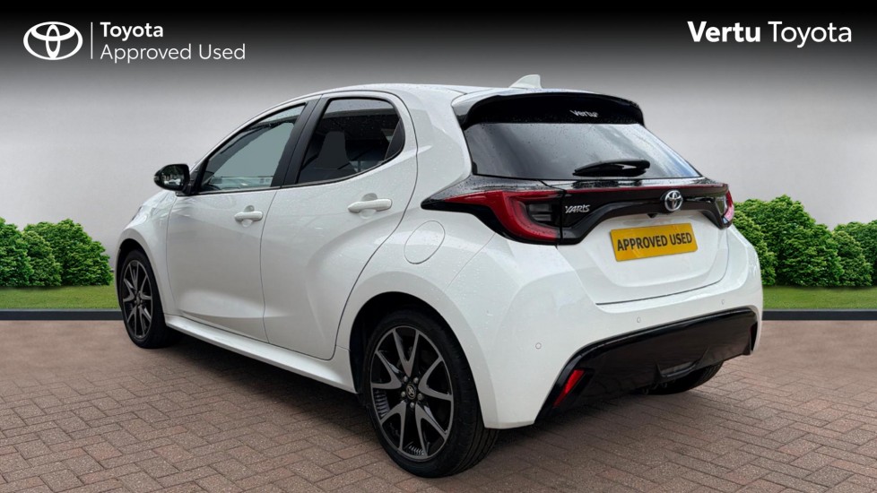 Toyota Yaris 1.5 Hybrid Dynamic 5dr CVT Hybrid Hatchback - Image 4