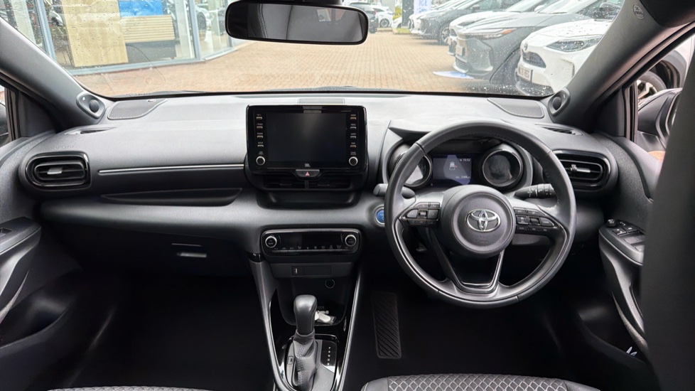 Toyota Yaris 1.5 Hybrid Dynamic 5dr CVT Hybrid Hatchback - Image 6