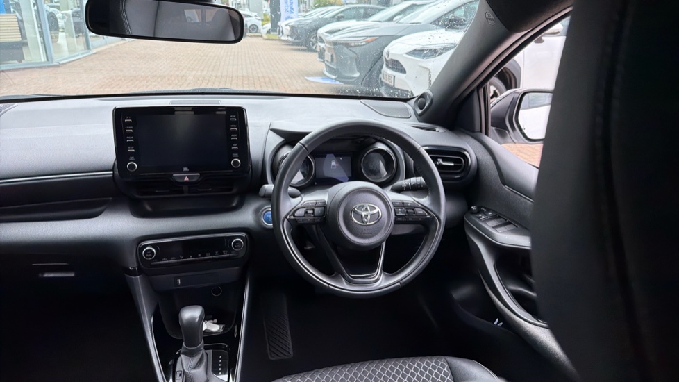 Toyota Yaris 1.5 Hybrid Dynamic 5dr CVT Hybrid Hatchback - Image 7
