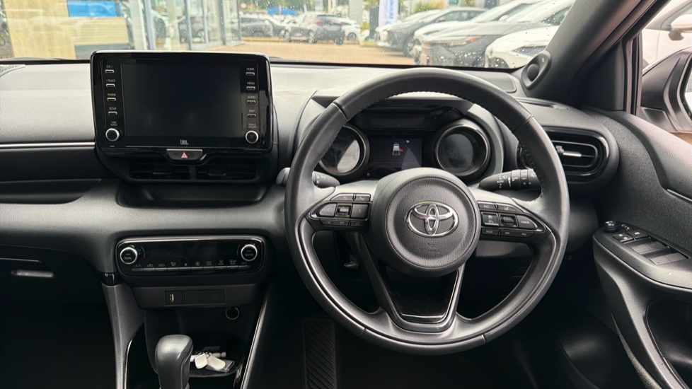 Toyota Yaris 1.5 Hybrid Dynamic 5dr CVT Hybrid Hatchback - Image 10