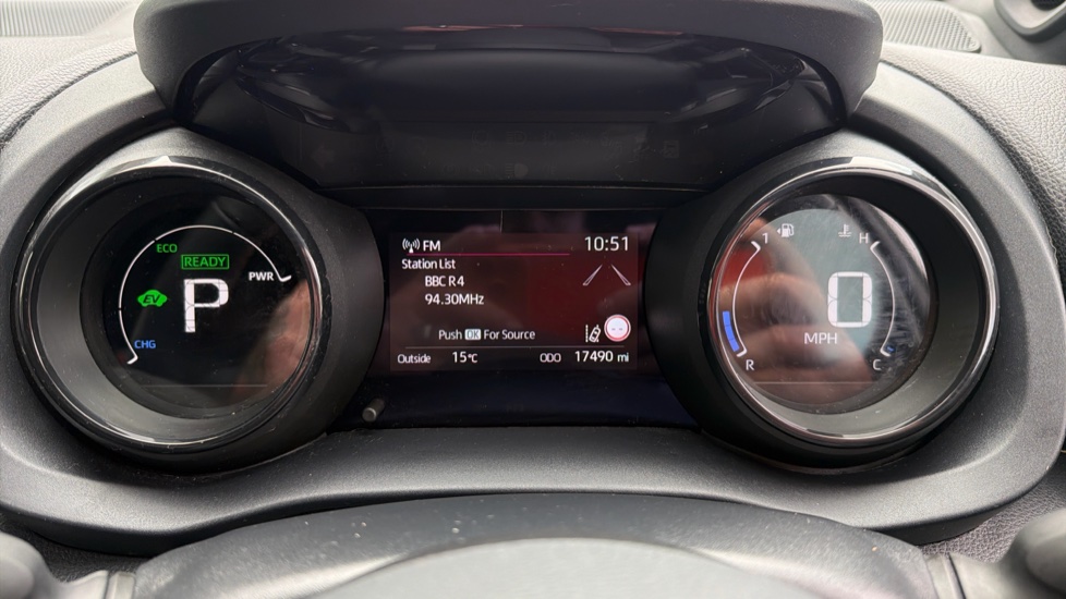 Toyota Yaris 1.5 Hybrid Dynamic 5dr CVT Hybrid Hatchback - Image 11