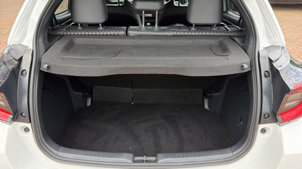 Toyota Yaris 1.5 Hybrid Dynamic 5dr CVT Hybrid Hatchback - Image 13