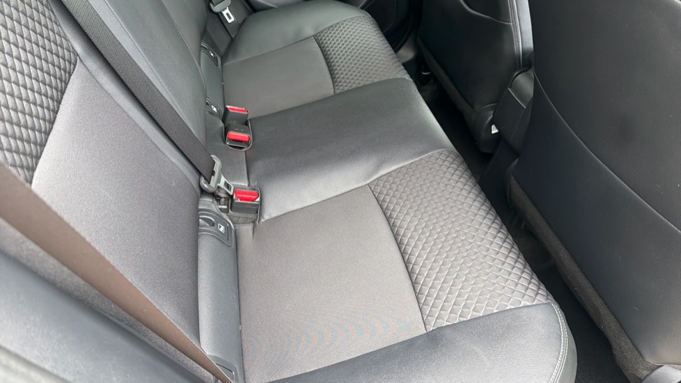 Toyota Yaris 1.5 Hybrid Dynamic 5dr CVT Hybrid Hatchback - Image 17