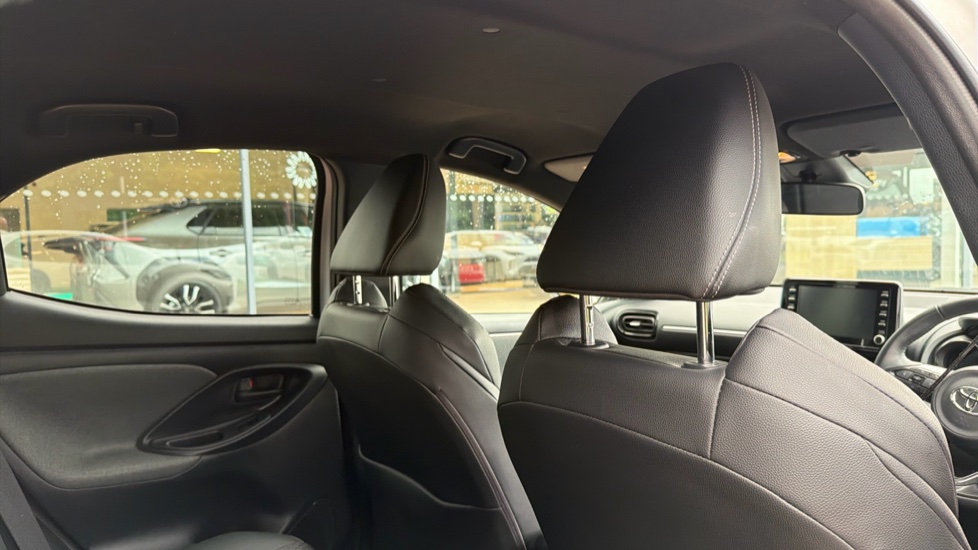 Toyota Yaris 1.5 Hybrid Dynamic 5dr CVT Hybrid Hatchback - Image 19