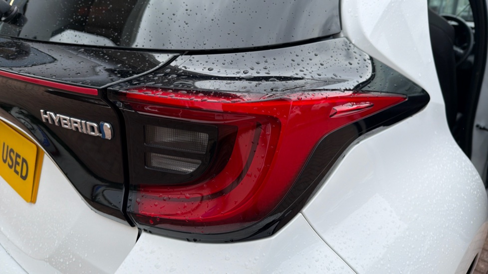 Toyota Yaris 1.5 Hybrid Dynamic 5dr CVT Hybrid Hatchback - Image 21