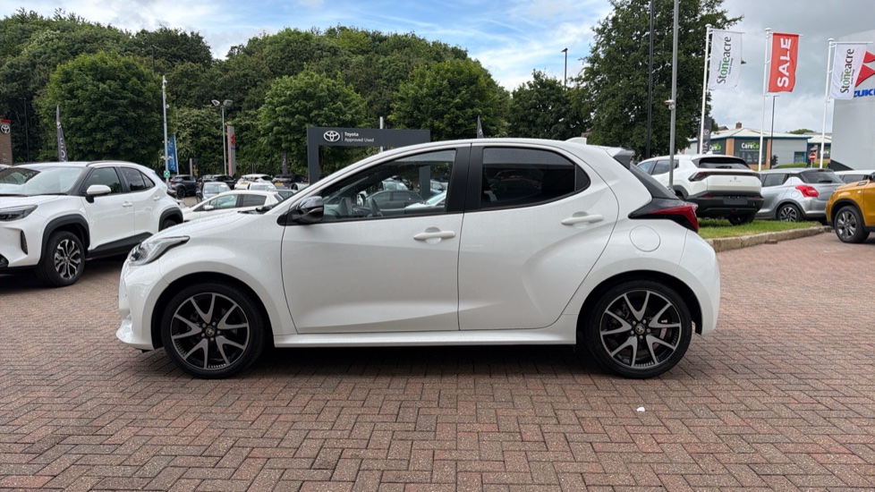 Toyota Yaris 1.5 Hybrid Dynamic 5dr CVT Hybrid Hatchback - Image 24