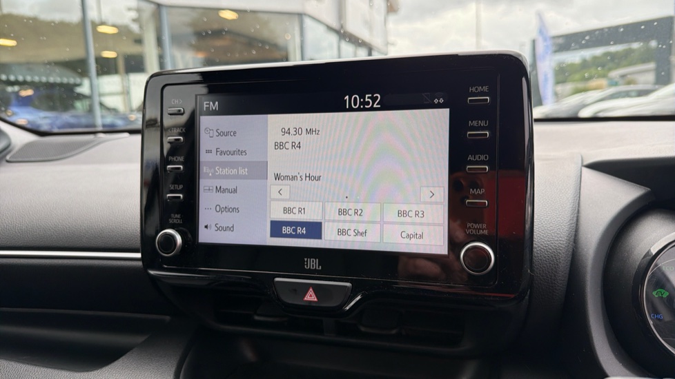 Toyota Yaris 1.5 Hybrid Dynamic 5dr CVT Hybrid Hatchback - Image 32