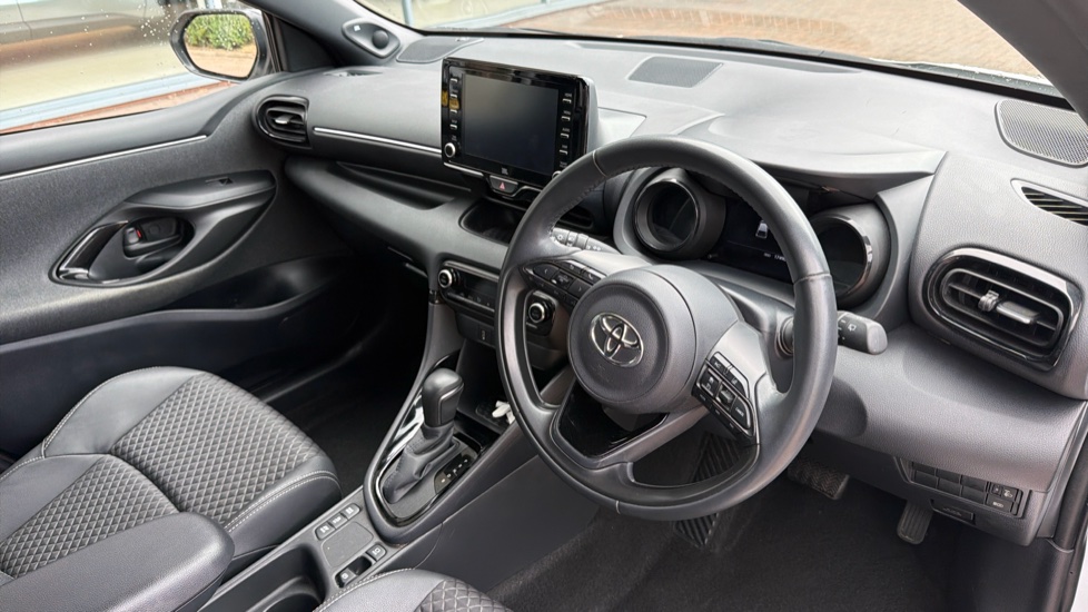 Toyota Yaris 1.5 Hybrid Dynamic 5dr CVT Hybrid Hatchback - Image 34