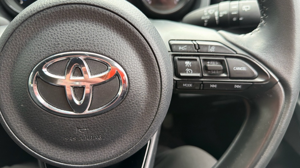 Toyota Yaris 1.5 Hybrid Dynamic 5dr CVT Hybrid Hatchback - Image 37