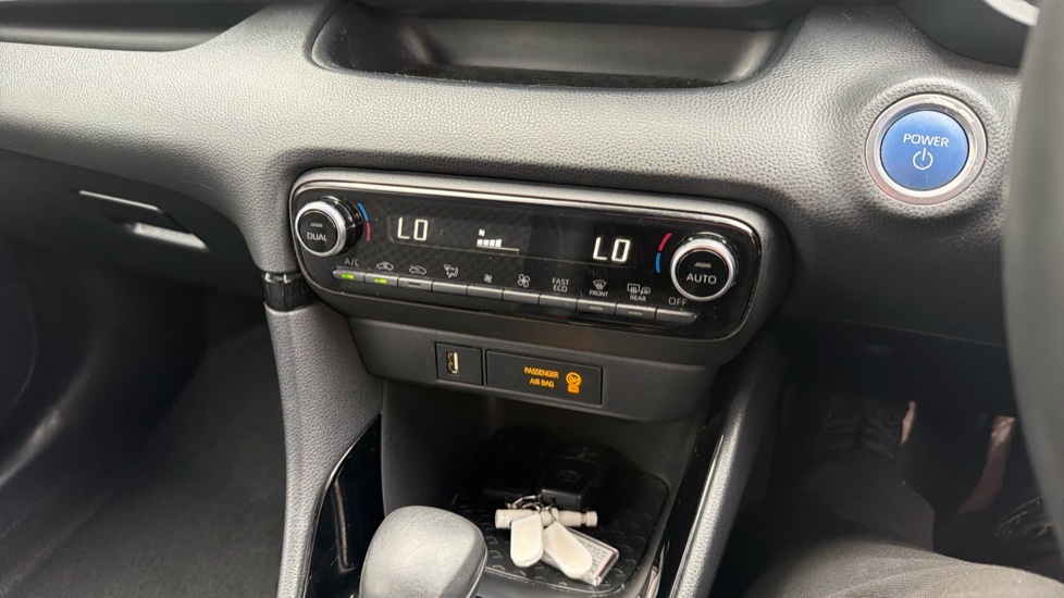 Toyota Yaris 1.5 Hybrid Dynamic 5dr CVT Hybrid Hatchback - Image 38