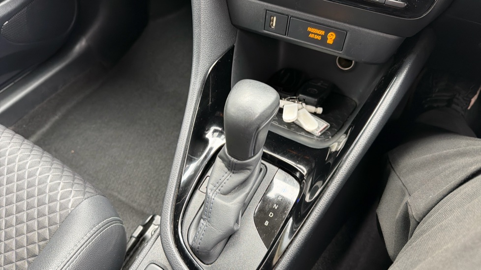 Toyota Yaris 1.5 Hybrid Dynamic 5dr CVT Hybrid Hatchback - Image 39