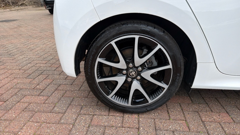 Toyota Yaris 1.5 Hybrid Dynamic 5dr CVT Hybrid Hatchback - Image 41