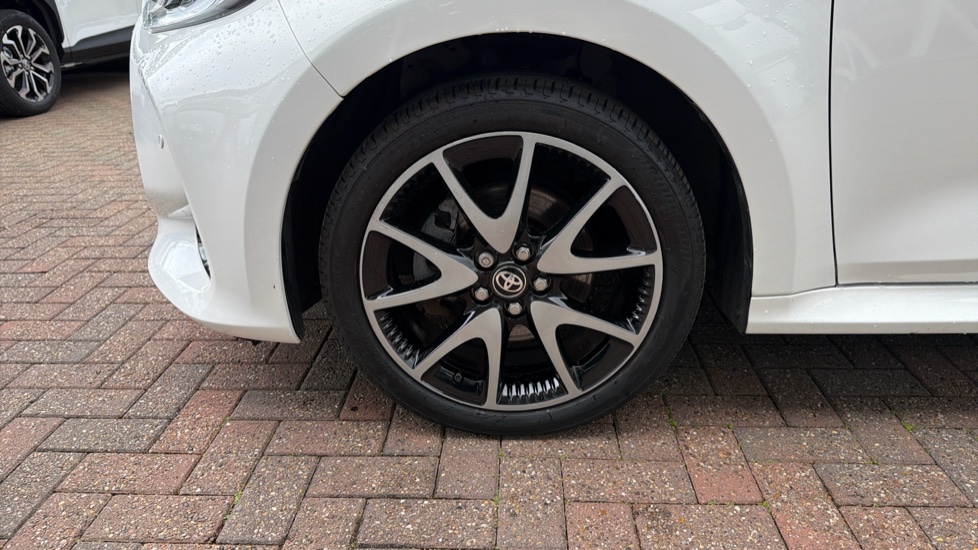 Toyota Yaris 1.5 Hybrid Dynamic 5dr CVT Hybrid Hatchback - Image 42