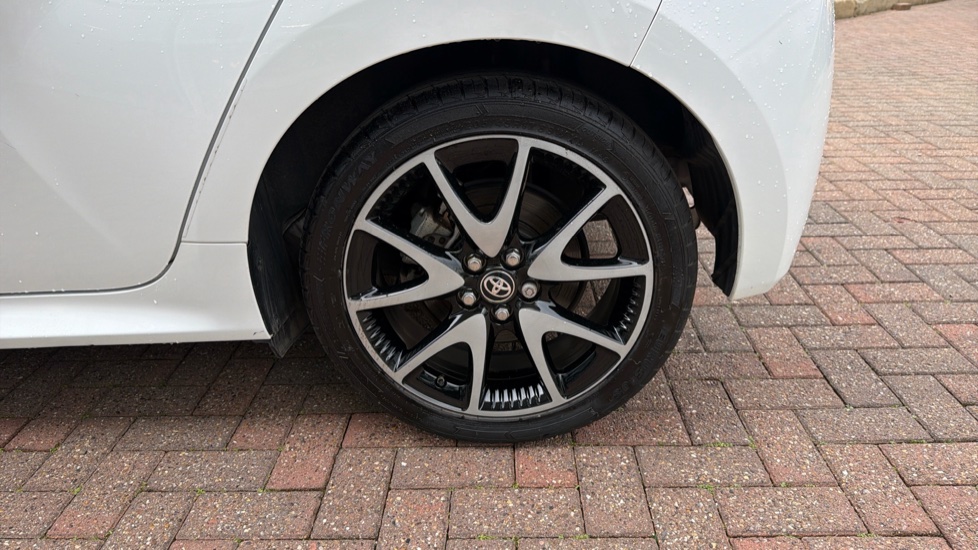 Toyota Yaris 1.5 Hybrid Dynamic 5dr CVT Hybrid Hatchback - Image 43