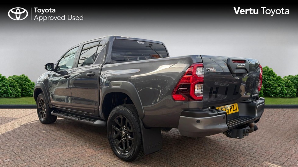 Toyota Hilux Diesel Invincible X D/Cab Pick Up 2.8 D 48V Auto - Image 4