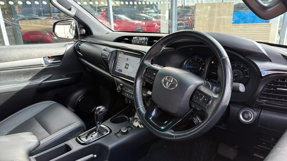 Toyota Hilux Diesel Invincible X D/Cab Pick Up 2.8 D 48V Auto - Image 6