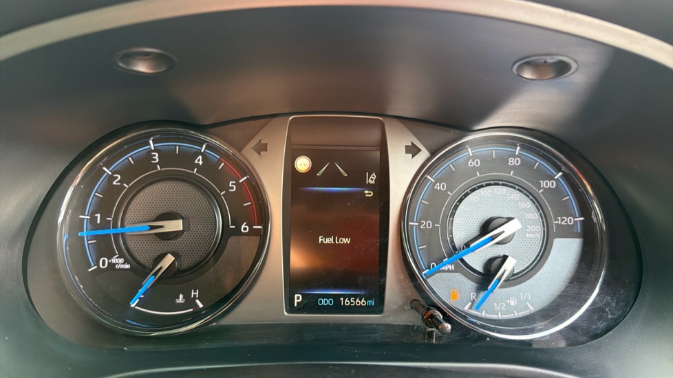 Toyota Hilux Diesel Invincible X D/Cab Pick Up 2.8 D 48V Auto - Image 11