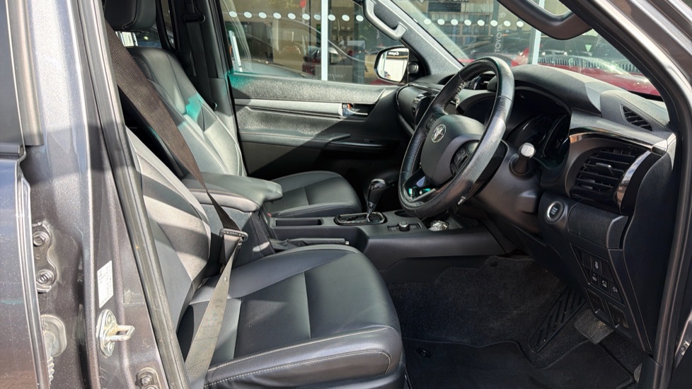 Toyota Hilux Diesel Invincible X D/Cab Pick Up 2.8 D 48V Auto - Image 12