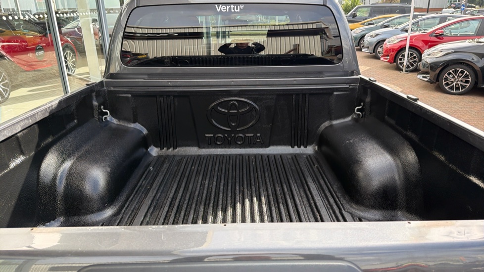 Toyota Hilux Diesel Invincible X D/Cab Pick Up 2.8 D 48V Auto - Image 13