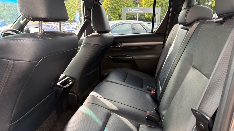 Toyota Hilux Diesel Invincible X D/Cab Pick Up 2.8 D 48V Auto - Image 15