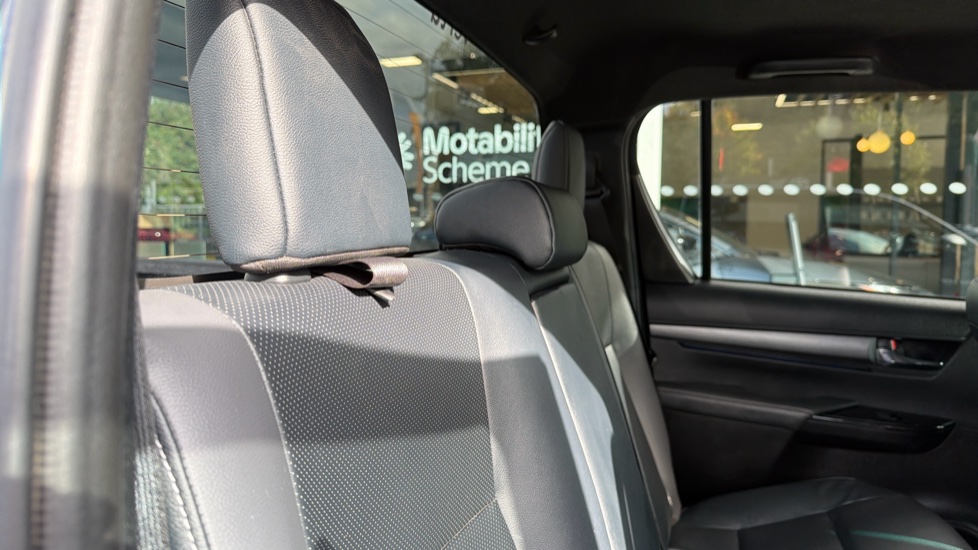Toyota Hilux Diesel Invincible X D/Cab Pick Up 2.8 D 48V Auto - Image 18