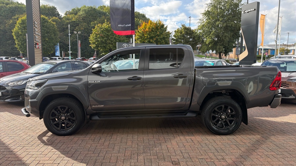 Toyota Hilux Diesel Invincible X D/Cab Pick Up 2.8 D 48V Auto - Image 24