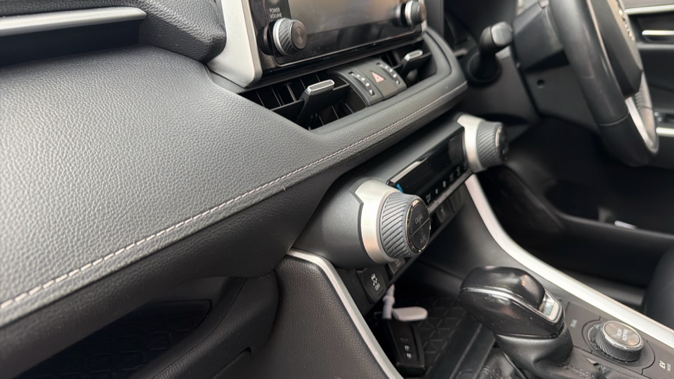Toyota RAV4 2.5 VVT-i Hybrid Excel TSS 5dr CVT Hybrid Estate - Image 16