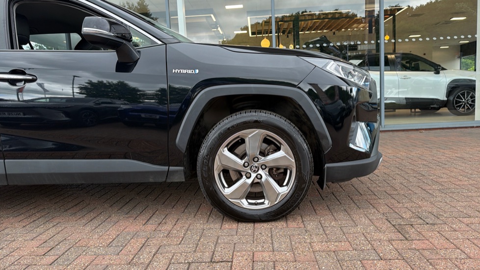 Toyota RAV4 2.5 VVT-i Hybrid Excel TSS 5dr CVT Hybrid Estate - Image 25
