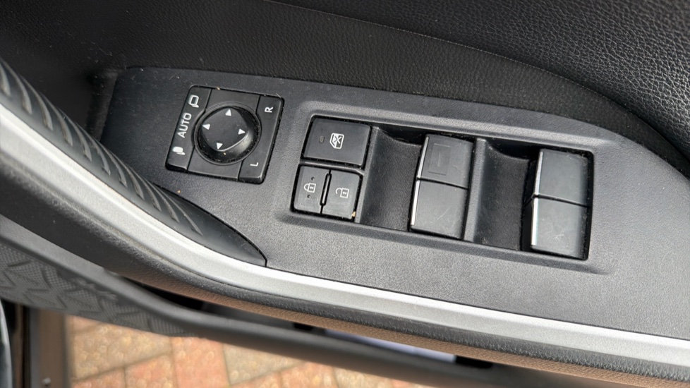 Toyota RAV4 2.5 VVT-i Hybrid Excel TSS 5dr CVT Hybrid Estate - Image 35